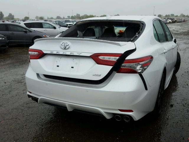 4T1B61HK3JU024639 - 2018 TOYOTA CAMRY XSE WHITE photo 4