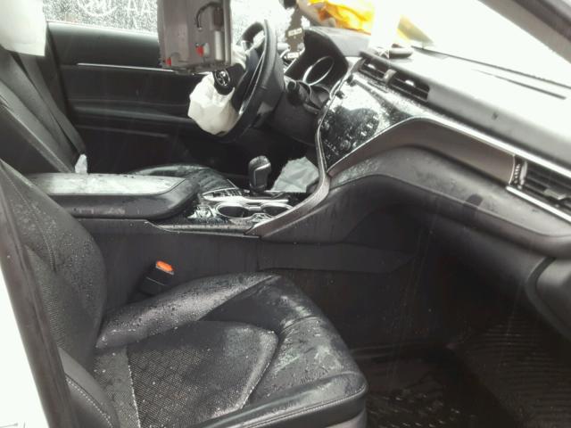 4T1B61HK3JU024639 - 2018 TOYOTA CAMRY XSE WHITE photo 5