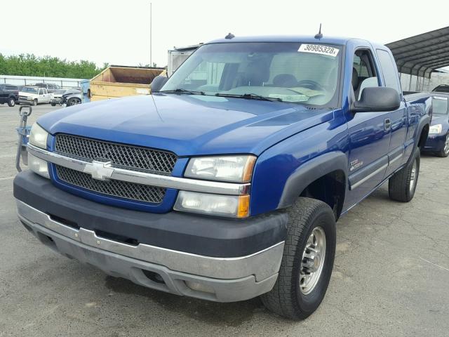 1GCHK29173E357705 - 2003 CHEVROLET SILVERADO BLUE photo 2