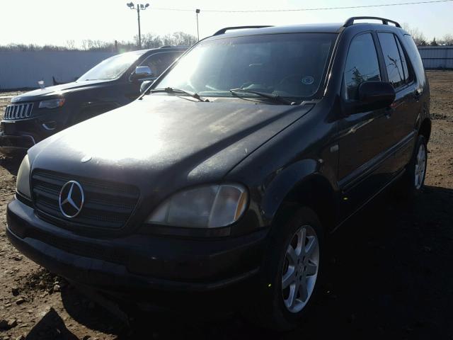 4JGAB72E5YA165642 - 2000 MERCEDES-BENZ ML 430 BLACK photo 2