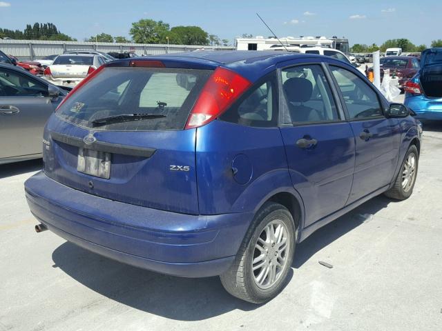 3FAFP37N35R129176 - 2005 FORD FOCUS ZX5 BLUE photo 4