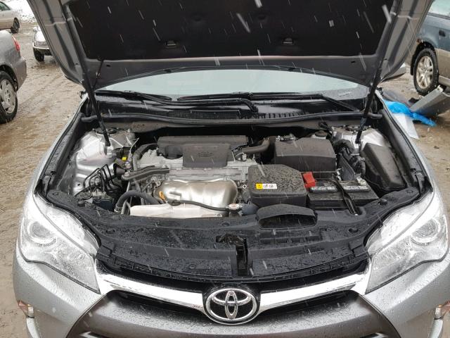 4T1BF1FK8HU388486 - 2017 TOYOTA CAMRY LE SILVER photo 7