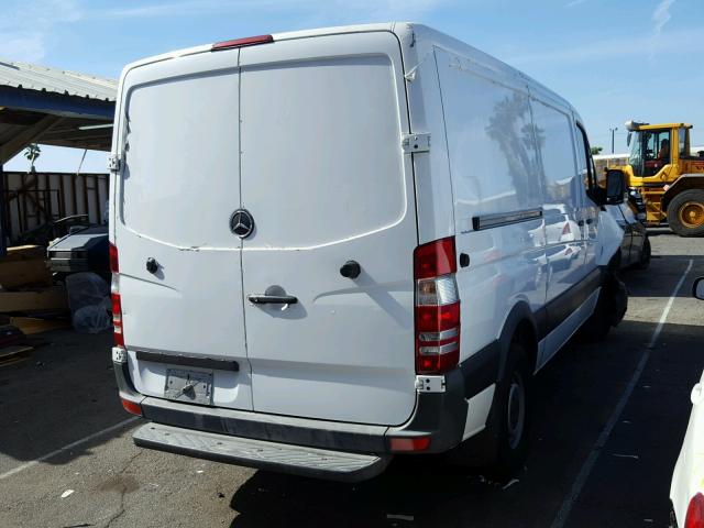 WD3PE7CC8D5814270 - 2013 MERCEDES-BENZ SPRINTER 2 WHITE photo 4