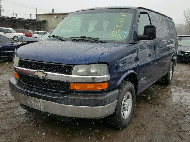 1GCHG35U241131555 - 2004 CHEVROLET EXPRESS G3 BLUE photo 2