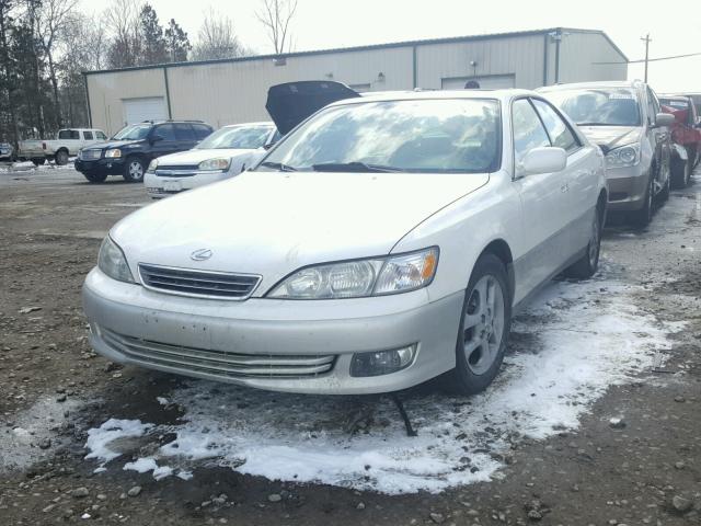 JT8BF28G0Y5083348 - 2000 LEXUS ES 300 WHITE photo 2