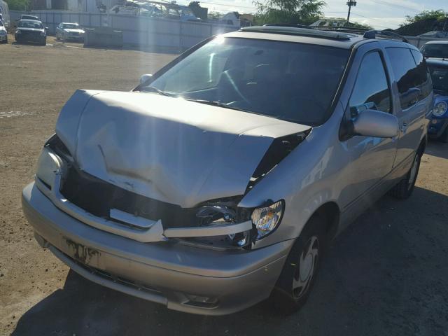 4T3ZF13CX1U342778 - 2001 TOYOTA SIENNA LE GOLD photo 2