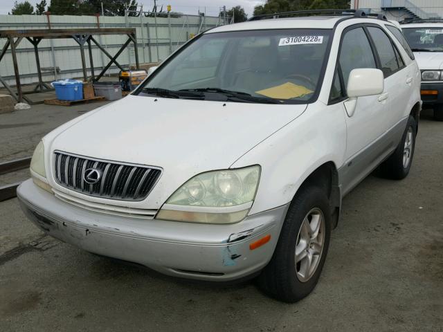 JTJHF10U820291664 - 2002 LEXUS RX 300 WHITE photo 2