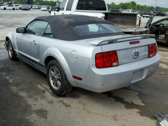 1ZVFT84N655250212 - 2005 FORD MUSTANG SILVER photo 3