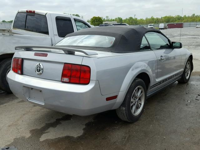 1ZVFT84N655250212 - 2005 FORD MUSTANG SILVER photo 4