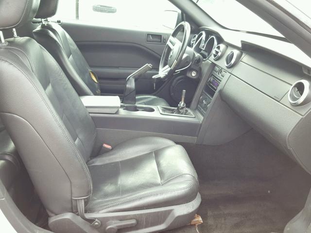 1ZVFT84N655250212 - 2005 FORD MUSTANG SILVER photo 5