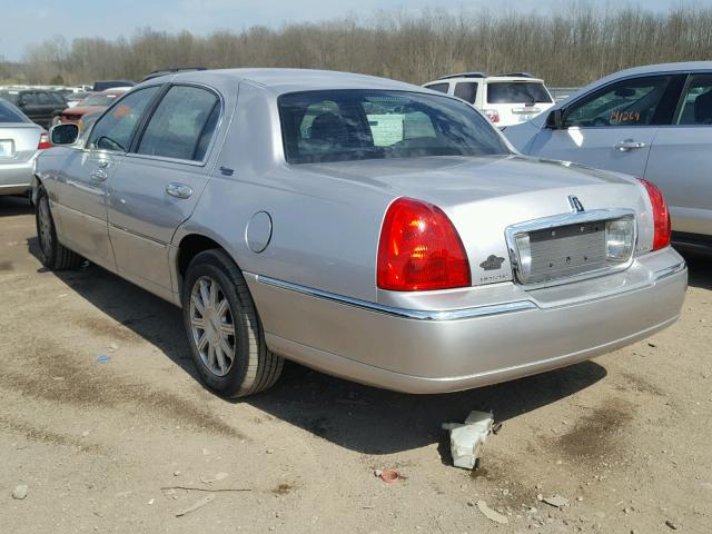 2LNHM82V39X636520 - 2009 LINCOLN TOWN CAR S SILVER photo 3