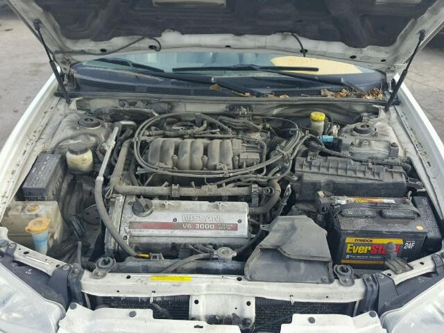 JN1CA31A41T315356 - 2001 NISSAN MAXIMA GXE WHITE photo 7