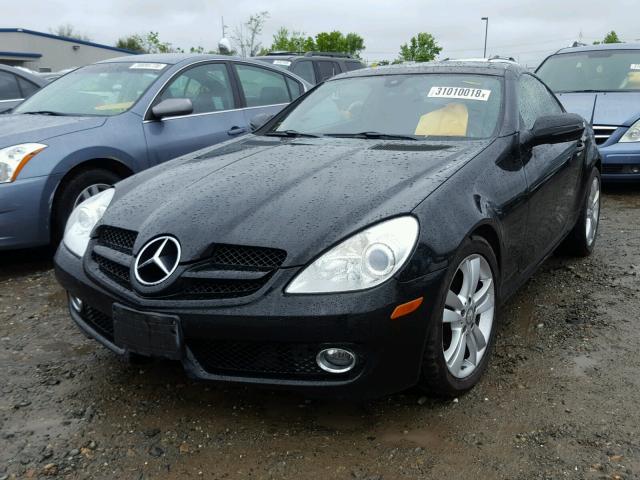 WDBWK5EA5AF228723 - 2010 MERCEDES-BENZ SLK 300 BLACK photo 2