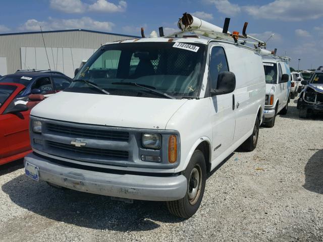 1GCFG25W8W1040750 - 1998 CHEVROLET EXPRESS G2 WHITE photo 2