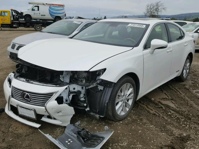 JTHBW1GG7F2085074 - 2015 LEXUS ES 300H WHITE photo 2