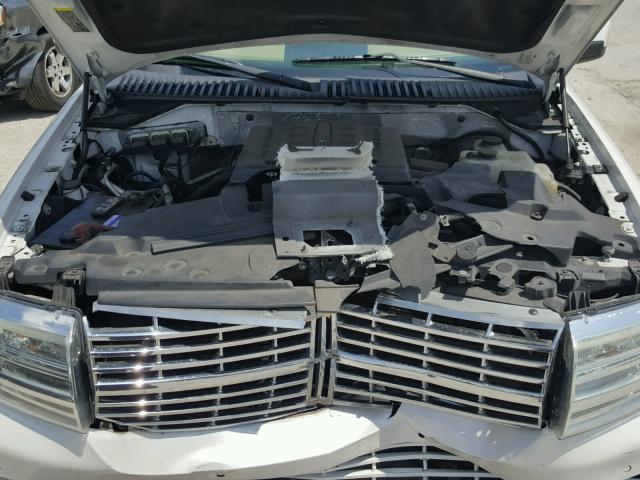 5LMFL27589EJ01679 - 2009 LINCOLN NAVIGATOR WHITE photo 7
