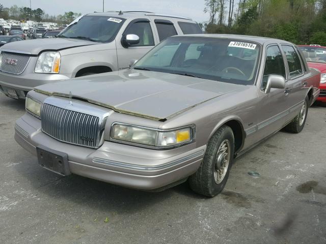 1LNLM81W0SY738335 - 1995 LINCOLN TOWN CAR E BROWN photo 2