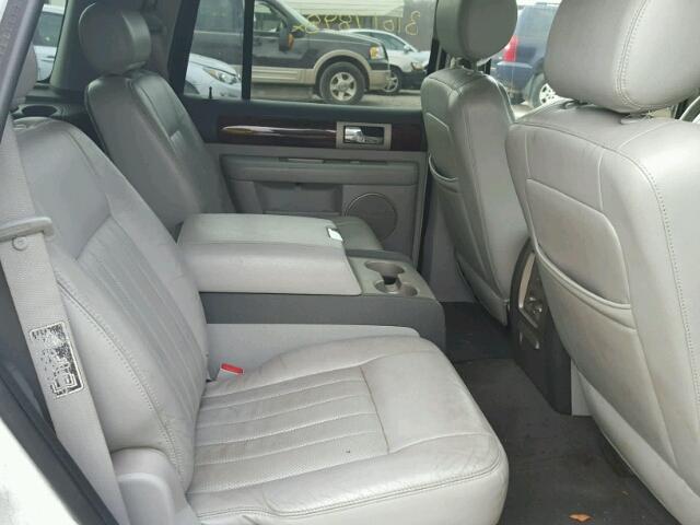 5LMFU28R24LJ05262 - 2004 LINCOLN NAVIGATOR თეთრი ფოტო 6