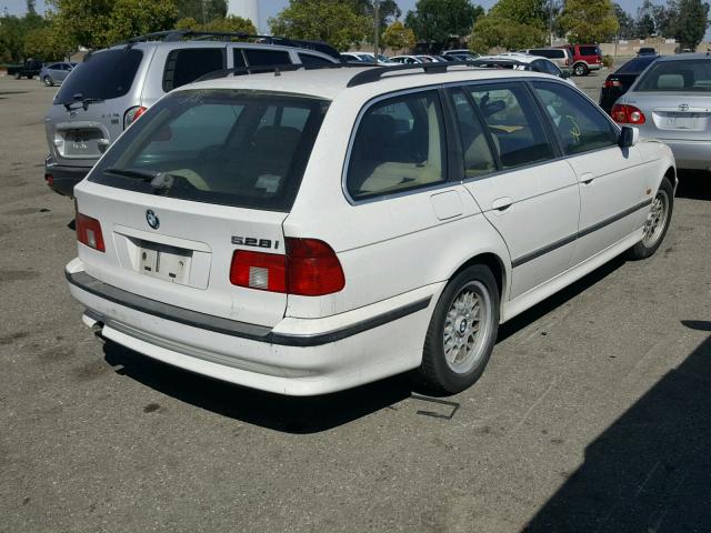 WBADP6343XBV62419 - 1999 BMW 528 IT AUT WHITE photo 4