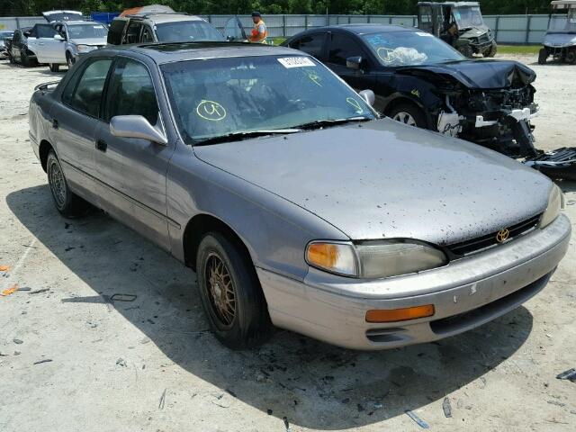 4T1BG12K8TU722575 - 1996 TOYOTA CAMRY DX GRAY photo 1