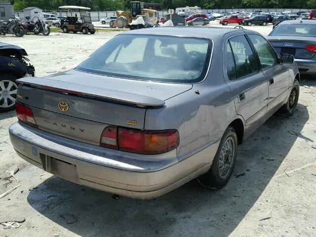 4T1BG12K8TU722575 - 1996 TOYOTA CAMRY DX GRAY photo 4