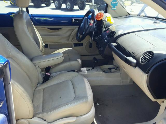 3VWSF31YX7M405459 - 2007 VOLKSWAGEN NEW BEETLE ლურჯი ფოტო 5