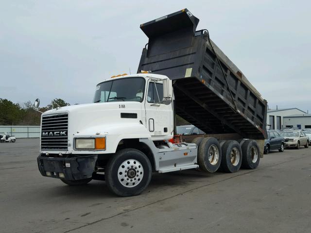 1M1AA12Y1VW079869 - 1997 MACK 600 CH600 WHITE photo 2