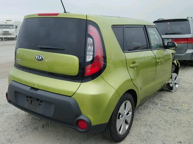 KNDJN2A24F7777010 - 2015 KIA SOUL GREEN photo 4