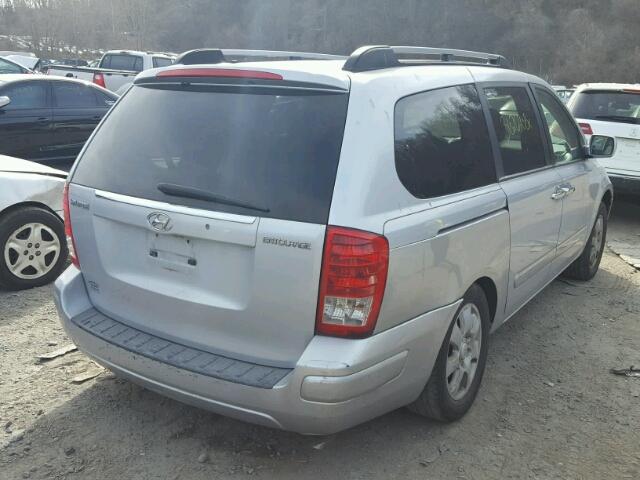 KNDMC233676014325 - 2007 HYUNDAI ENTOURAGE SILVER photo 4