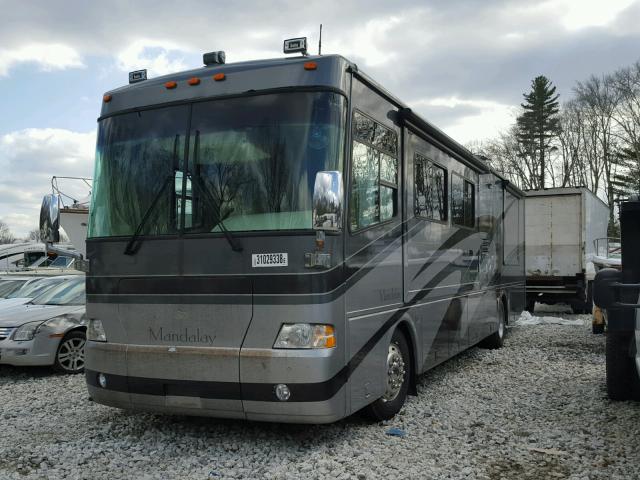 4UZAAHBS54CM24448 - 2004 FREIGHTLINER CHASSIS X TWO TONE photo 2