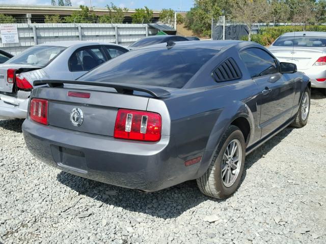 1ZVFT80NX55113070 - 2005 FORD MUSTANG RED photo 4