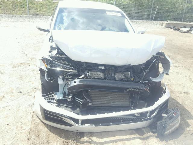 1VWDT7A32HC080208 - 2017 VOLKSWAGEN PASSAT R-L 白色 照片 9