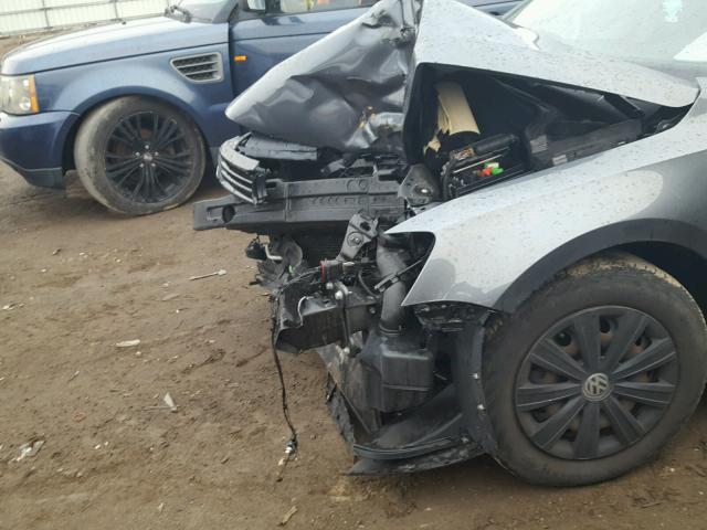 3VW1K7AJ9EM372680 - 2014 VOLKSWAGEN JETTA BASE 灰色 照片 9