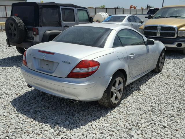 WDBWK54F66F109776 - 2006 MERCEDES-BENZ SLK 280 SILVER photo 4