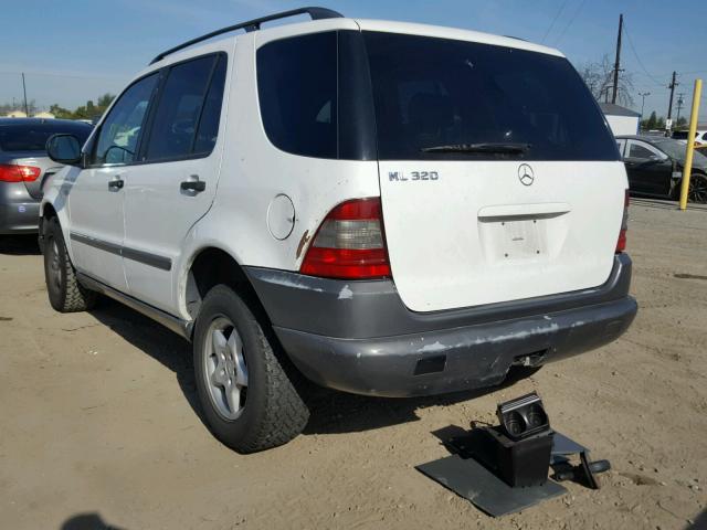 4JGAB54E7XA120444 - 1999 MERCEDES-BENZ ML 320 WHITE photo 3