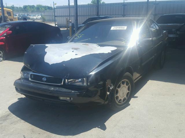 JN1HJ01F5NT021258 - 1992 NISSAN MAXIMA GXE BLACK photo 2