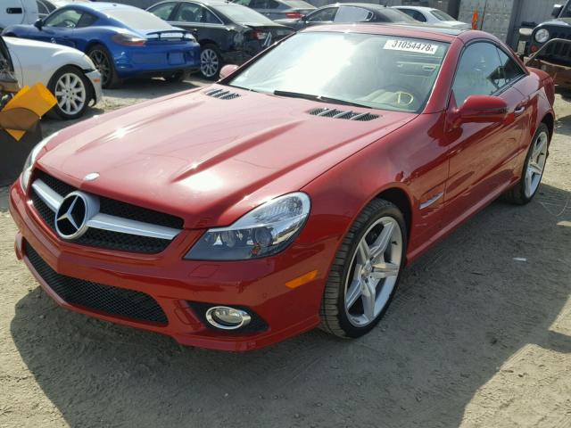 WDBSK71F19F143885 - 2009 MERCEDES-BENZ SL 550 RED photo 2