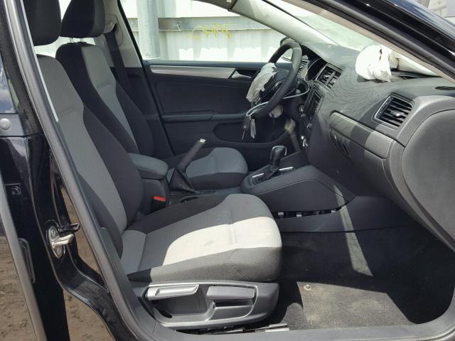 3VW2B7AJ5JM235976 - 2018 VOLKSWAGEN JETTA S 黑色 照片 5