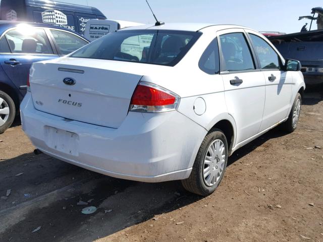 1FAHP34N68W282682 - 2008 FORD FOCUS S/SE WHITE photo 4