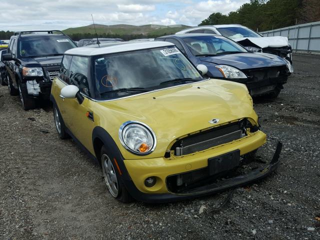 WMWSU3C55BT092162 - 2011 MINI COOPER YELLOW photo 1