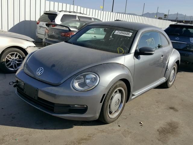 3VWJP7AT1CM614300 - 2012 VOLKSWAGEN BEETLE SILVER photo 2