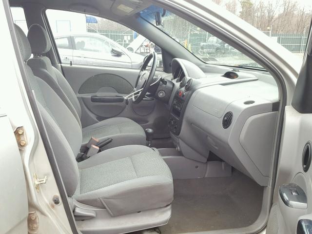 KL1TJ52694B163319 - 2004 CHEVROLET AVEO LS SILVER photo 5