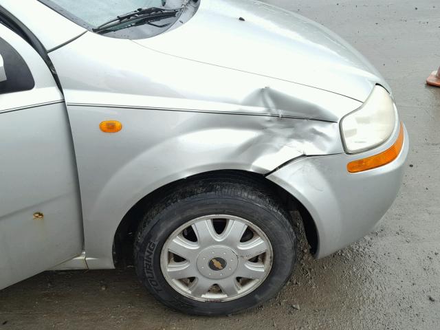 KL1TJ52694B163319 - 2004 CHEVROLET AVEO LS SILVER photo 9