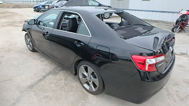 4T1BK1FK2EU543329 - 2014 TOYOTA CAMRY SE BLACK photo 3