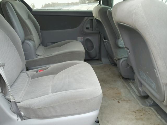 5TDBA23C54S017399 - 2004 TOYOTA SIENNA LE SILVER photo 6