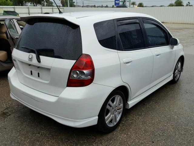 JHMGD38667S037273 - 2007 HONDA FIT S WHITE photo 4