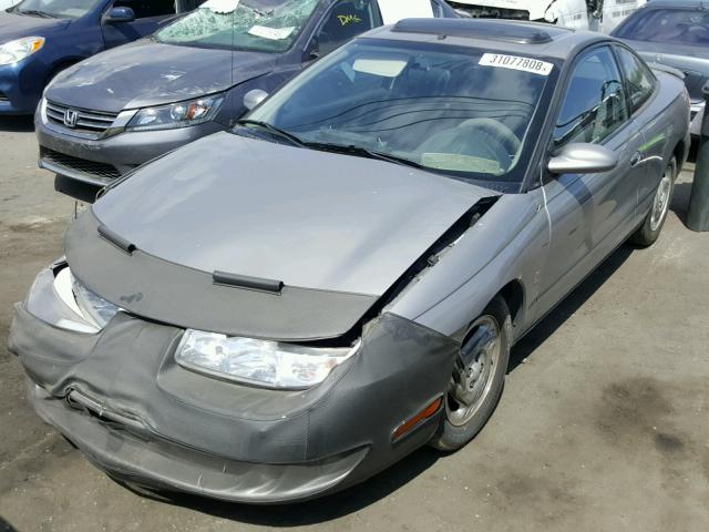 1G8ZH1272WZ205107 - 1998 SATURN SC2 GRAY photo 2
