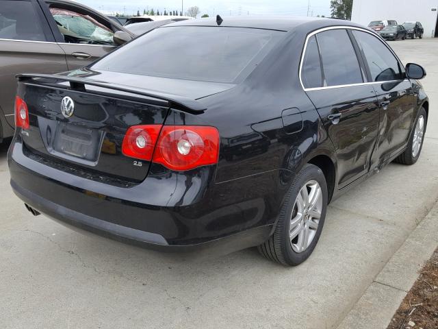 3VWEG71K57M147252 - 2007 VOLKSWAGEN JETTA WOLF BLACK photo 4