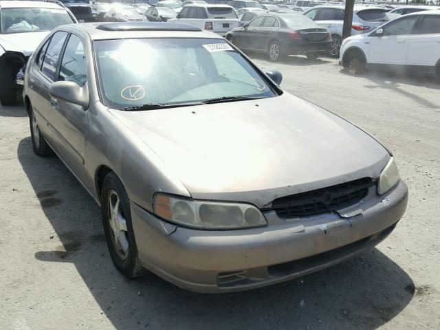 1N4DL01A8YC110343 - 2000 NISSAN ALTIMA XE GOLD photo 1