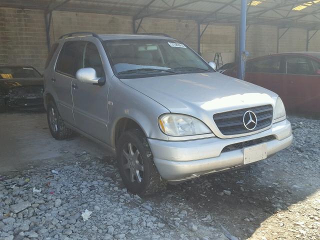 4JGAB72E2YA159426 - 2000 MERCEDES-BENZ ML 430 银色 照片 1
